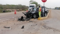 Mujer queda prensada tras choque en la Mérida-Campeche