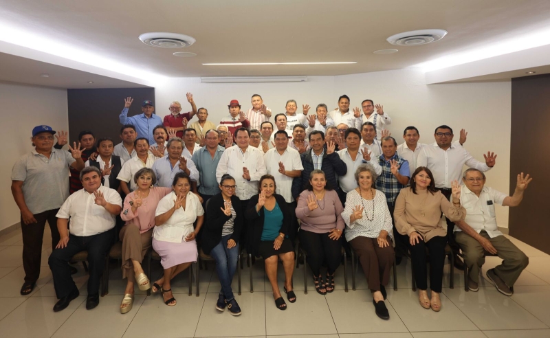 Desbandada en el PAN; 40 ex alcaldes se suman a "Huacho"