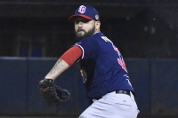 Llega el pitcher venezolado Jhondaniel Medina a Leones