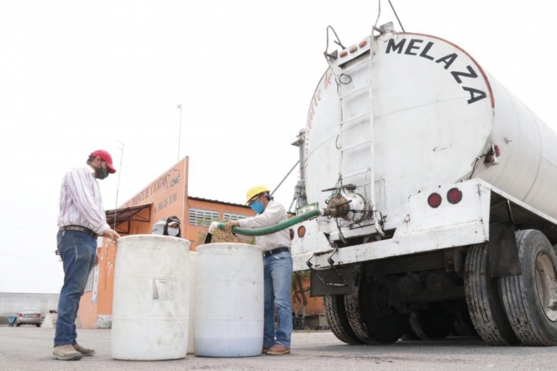 Entrega Gobierno del Estado melaza a productores ganaderos