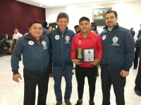 Reconocen a Mauricio Canul en el Torneo Nacional del Pavo