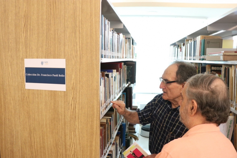 UADY recibe acervo bibliográfico de más de 12 mil títulos