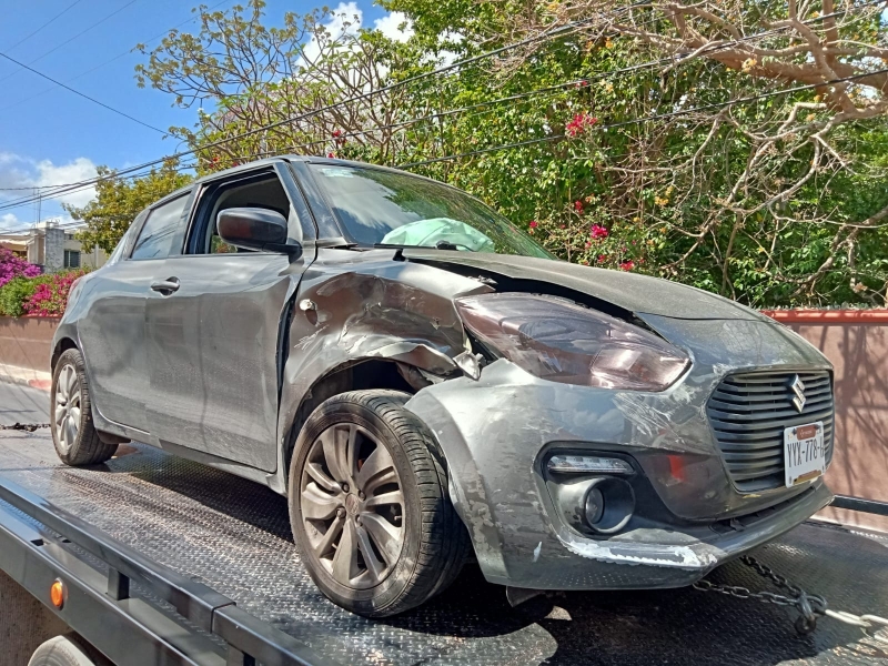 Siniestro vial deja daños materiales