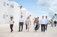 Sheinbaum y Huacho entregan llaves de viviendas en Um&aacute;n
