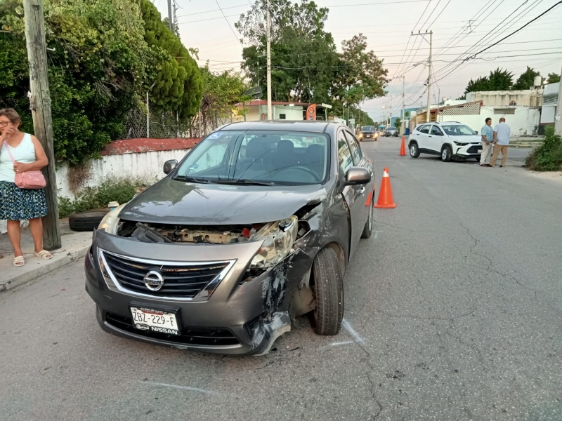 Choque en La Esperanza deja daños materiales
