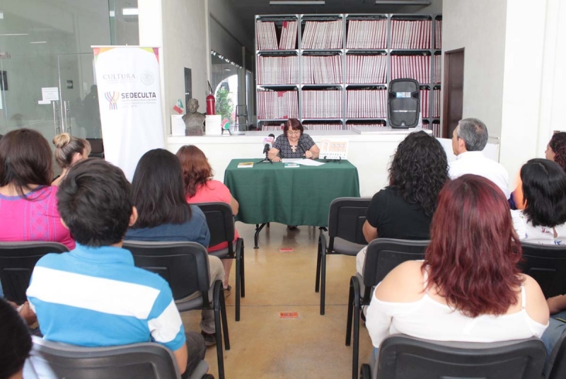 Beatriz Heredia imparte conferencia “Hablando de trova yucateca”