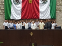 Diputado del Panal se reúne con docentes