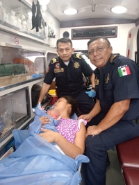 Mujer da a luz en ambulancia