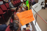 Habitantes de Timucuy protestan en el Congreso