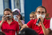 Alejandra Rivas escucha quejas sobre transporte público