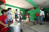 Gobernador Vila visita a jóvenes músico de Umán