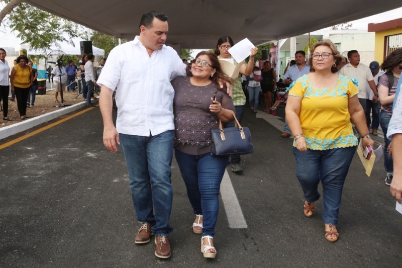 Entrega Renán trabajos de obras viales