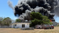 Incendio devora bodega en Um&aacute;n