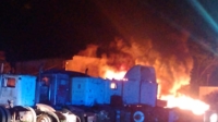 Arde dep&oacute;sito de veh&iacute;culos