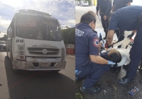 Camión de transporte público destroza pie de pasajera 