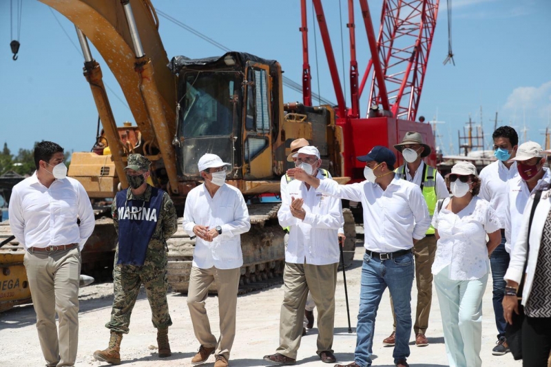 Gobernador Vila y titular de la SCT supervisan obras en Yucaltepén