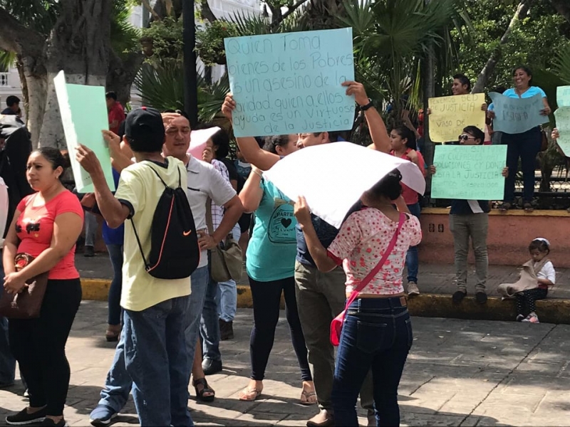 Protestan ex empleados de maquiladora por falta de pagos