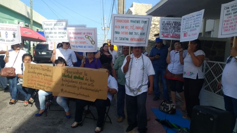 Trabajadores del Stsns protestan frente a la SSY