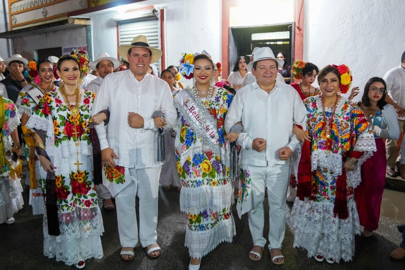 Coronan a la reina de la Feria Tizimín 2025