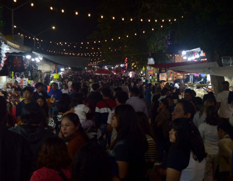 Masiva afluencia en Xmatkuil genera caos vial