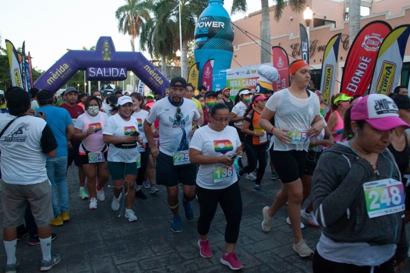 Cientos de atletas participan en Carrera "Mérida Diversa"