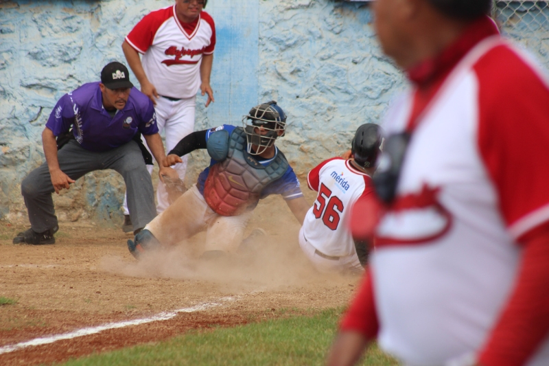 Diablos le abolla corona a Azulejos en arranque de Liga Meridana