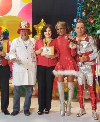 Luciérnagas entrega fondos a los Doctores del Humor