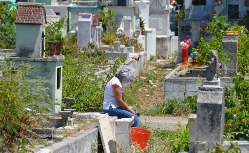 Madres difuntas extrañan a sus hijos en 10 de mayo