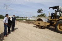 Supervisa alcalde pavimentación de calles en “La Mielera”
