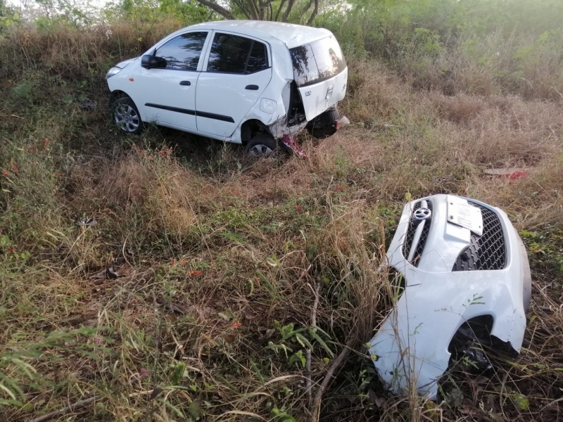 Siniestro vial deja daños en periférico sur de Mérida