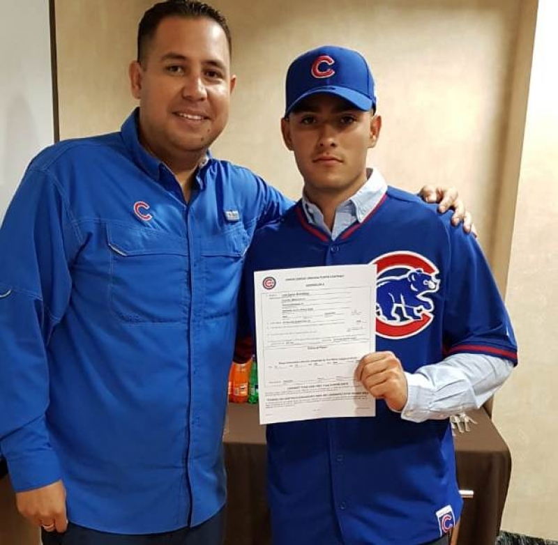 Melenudo Luis Berrelleza firma con los Cachorros de Chicago