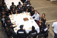 El Gobernador Mauricio Vila Dosal se reúne con policías yucatecos en Nochebuena