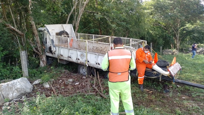 Hombre termina con la pierna rota en siniestro vial