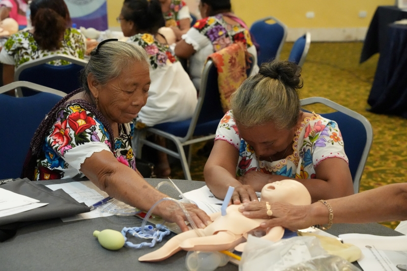 Parteras tradicionales refuerzan conocimientos