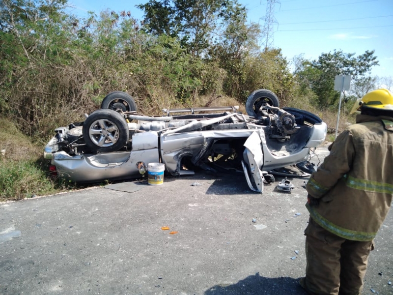 Siniestro vial manda a chofer de camioneta al hospital