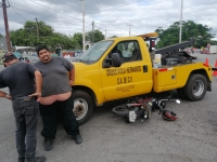 Motociclista resulta lesionado tras ser embestido por una grúa