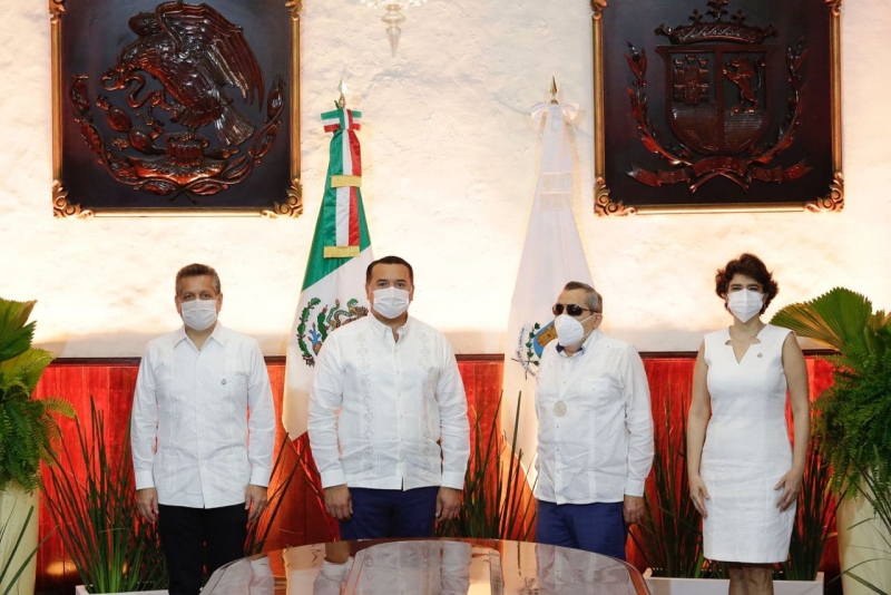 Rubén Reyes recibe la Medalla “Silvio Zavala Vallado”