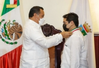 Ayuntamiento entrega la medalla Héctor Herrera “Cholo” 2021 a Erick Ávila “Cuxum” 