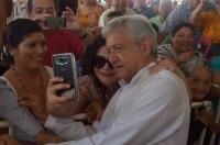 “Apaguen sus celulares”, pide AMLO a prensa