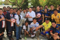 &quot;Huacho&quot; Díaz inaugura torneo de fútbol en Susulá