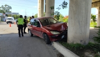 Mujer sale ilesa en siniestro vial en Periférico 