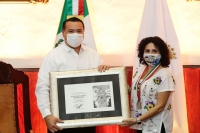 Titiritera Andrea Herrera recibe la medalla “Cholo”