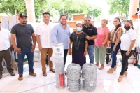 Productores de Cenotillo reciben herramientas e insumos