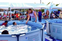 Diputada federal coloca piscinas para mitigar el intenso calor