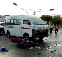 Camioneta del FUTV choca con motociclista