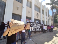 Estudiantes de la UADY protestan en Facultad de Medicina