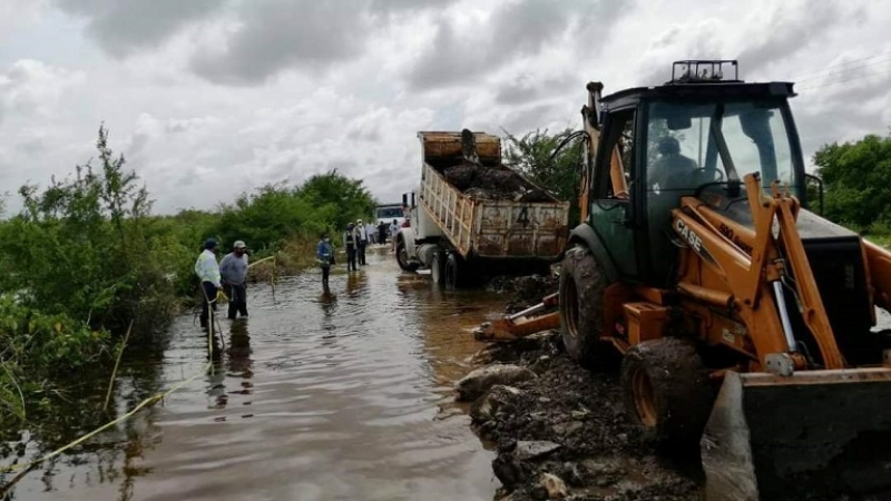 Camino inundado dificulta desalojo en San Felipe