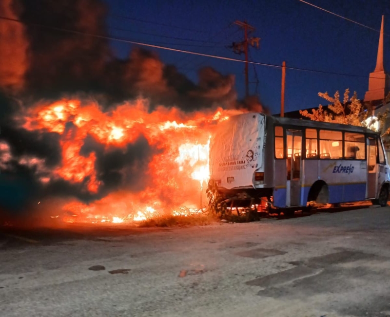 Arden minibuses en colonia Sambulá