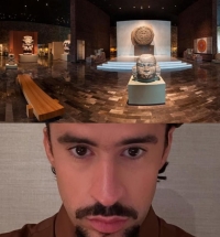 Reprende INAH a Bad Bunny por tocar pieza arqueol&oacute;gica