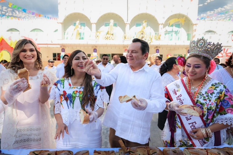 Díaz Mena asiste a celebración de los Tres Reyes Magos